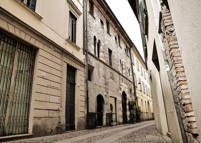 Апартаменты Casa Del Pittore - Elegante Del 1200 - Centro Storico