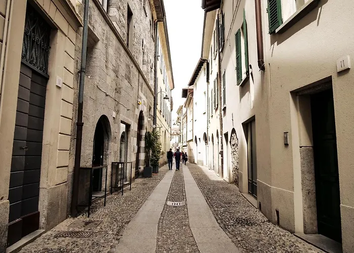 Апартаменты Casa Del Pittore - Elegante Del 1200 - Centro Storico