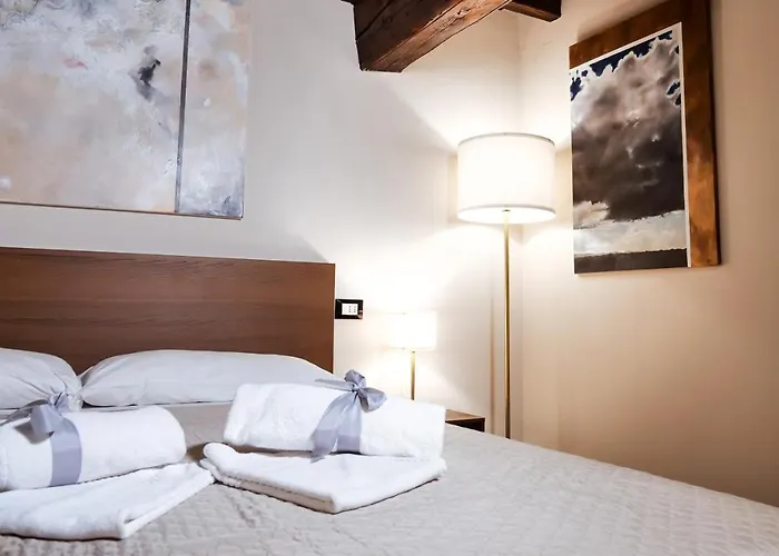 Casa Del Pittore - Elegante Del 1200 - Centro Storico Apartment Como