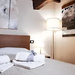 Casa Del Pittore - Elegante Del 1200 - Centro Storico Apartment Como