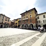 Apartment Casa Del Pittore - Elegante Del 1200 - Centro Storico Como