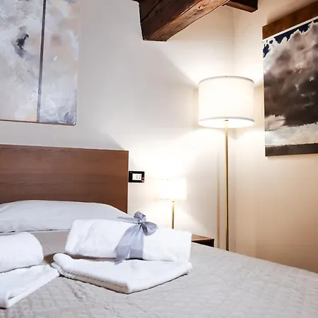 Casa Del Pittore - Elegante Del 1200 - Centro Storico Lejlighed Como